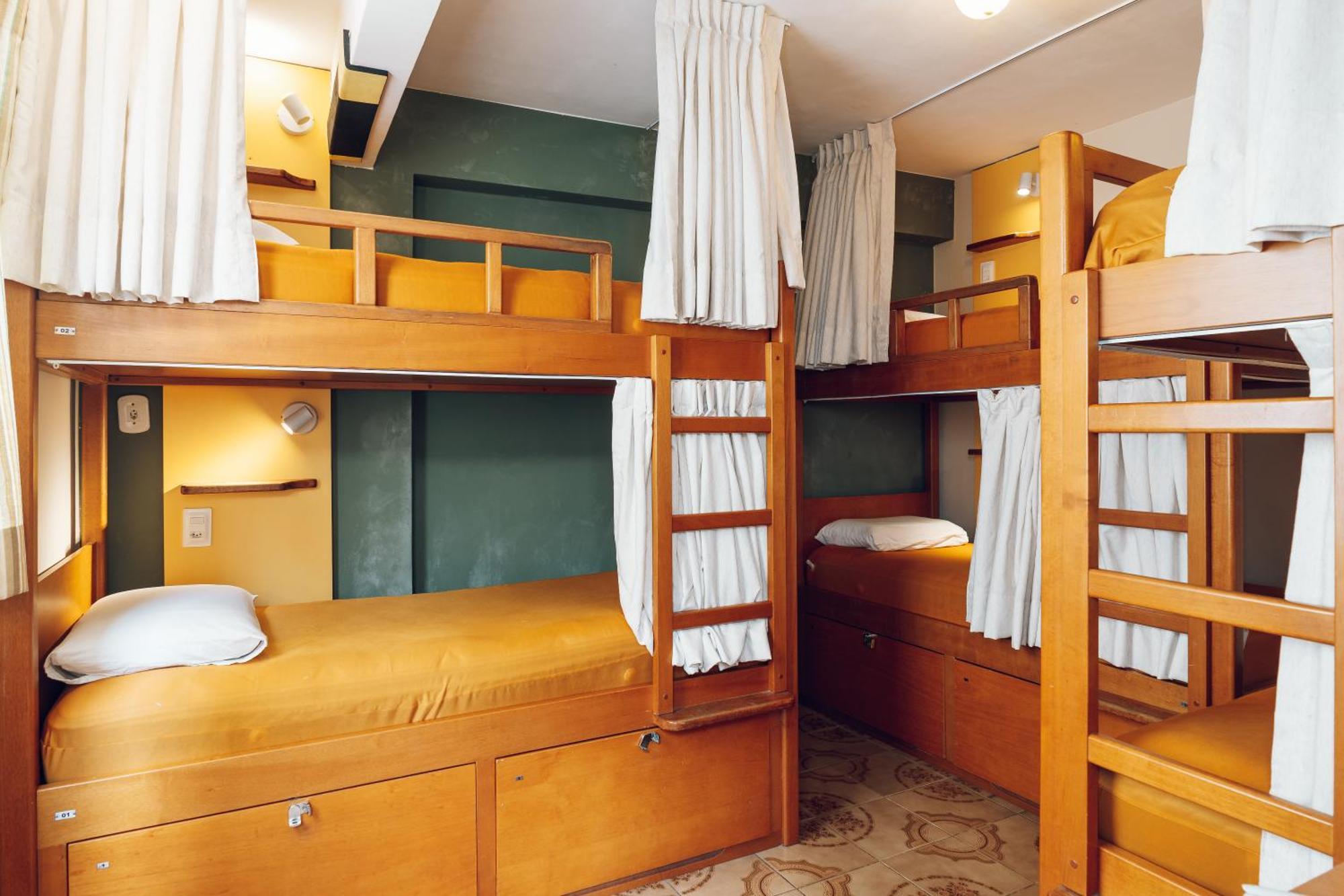Single Bed Mixed Dormitory Room