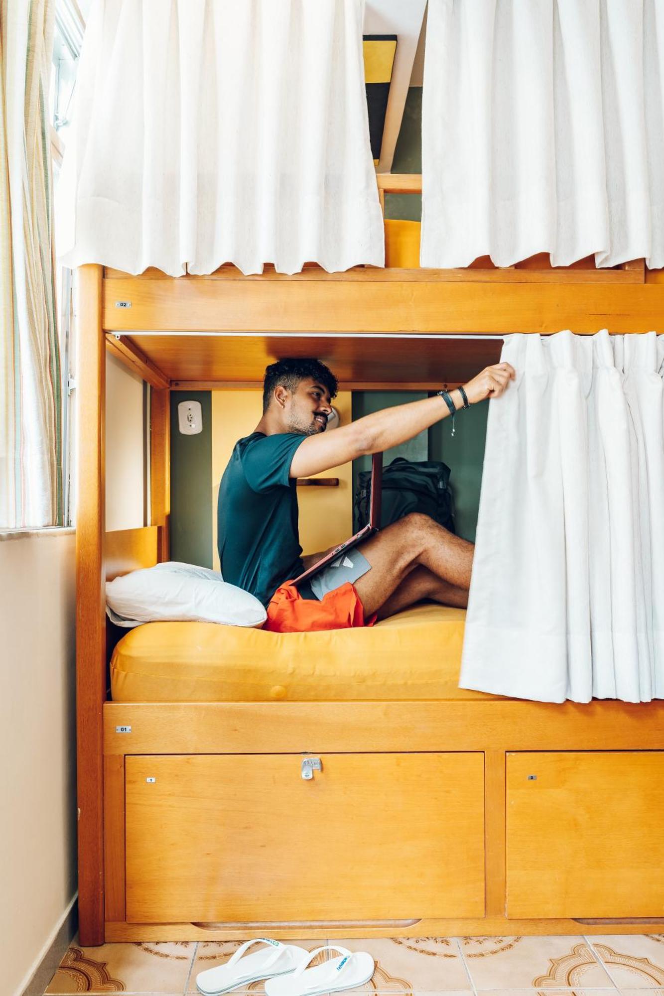 Single Bed Mixed Dormitory Room